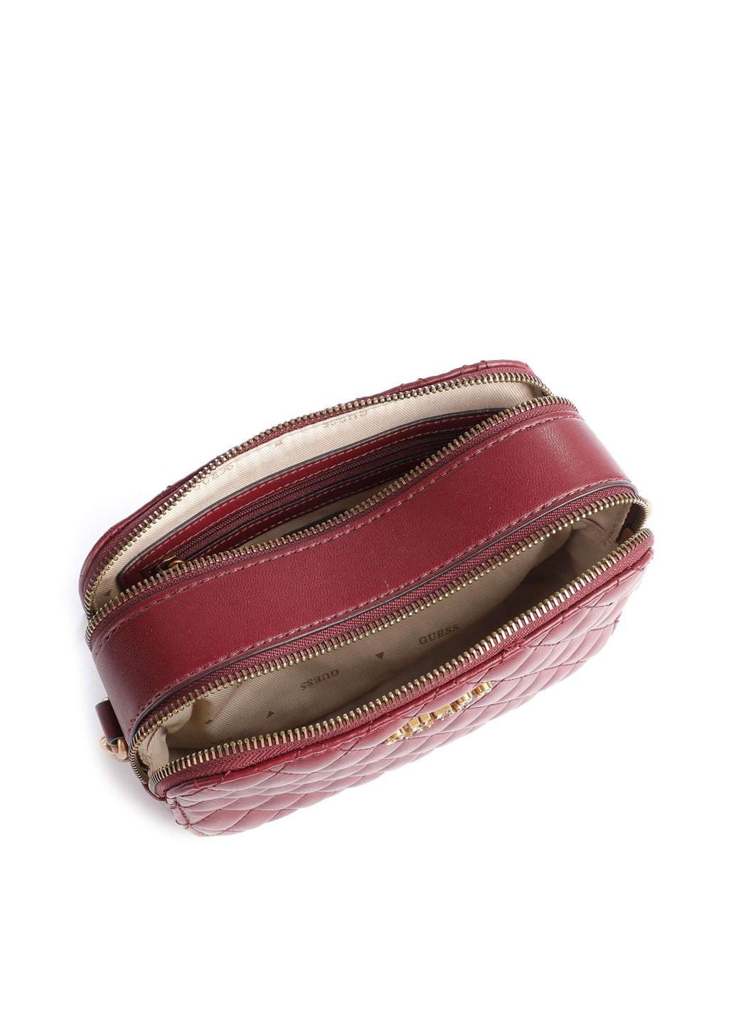 Сумка кросс боди женская из эко кожи Guess MAILA CAMERA BAG HWQB8661140-MER Бордовый - фото 4 Сумка кросс боди женская из эко кожи Guess MAILA CAMERA BAG HWQB8661140-MER Бордовый - фото 4