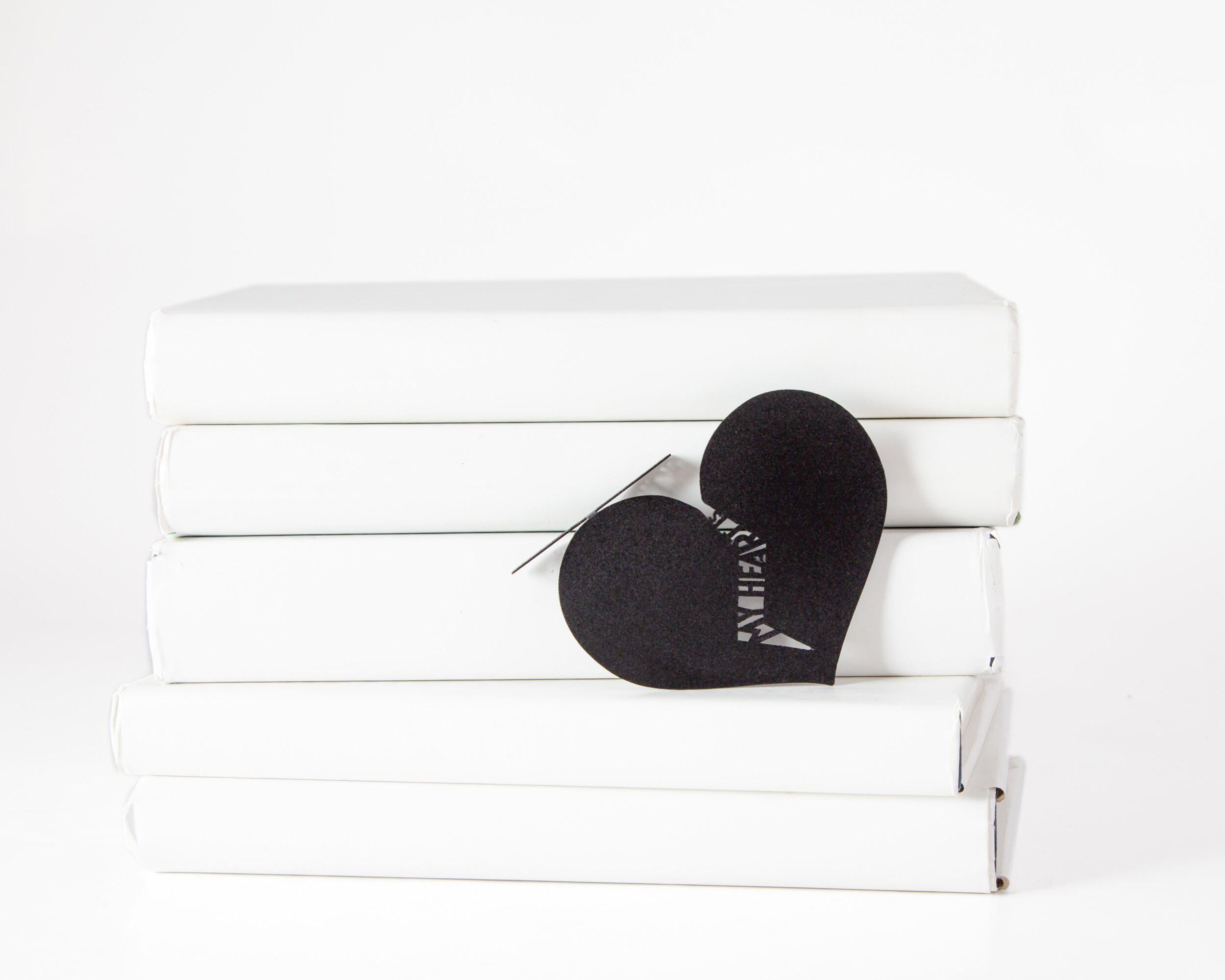 Закладка для книг Broken by books (sp6-2065214505033) Закладка для книг Broken by books (sp6-2065214505033)