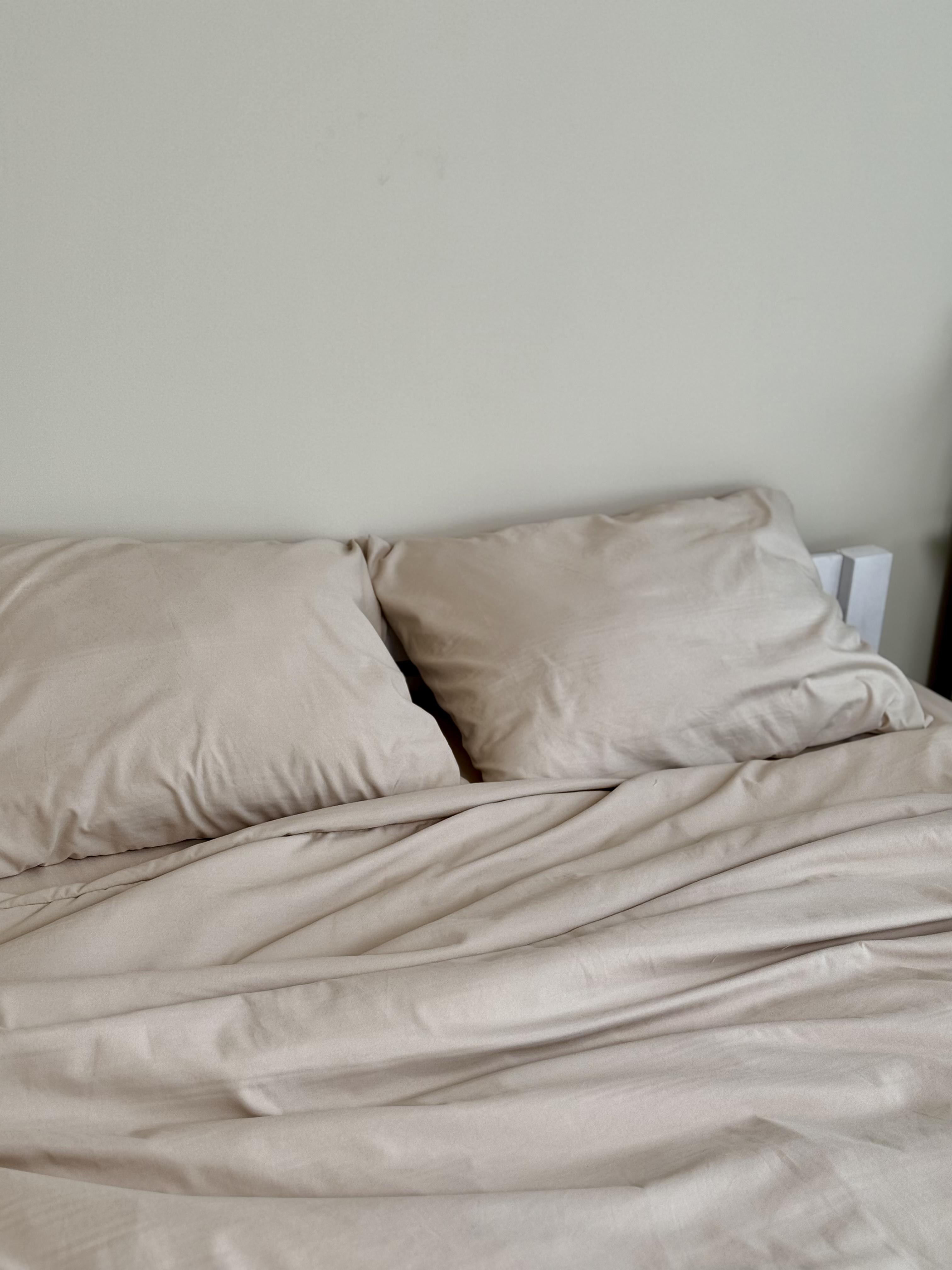 Комплект постельного белья Тень сатин двуспальный/наволочки 50х70/70х70 см Бежевый (6809) - фото 2