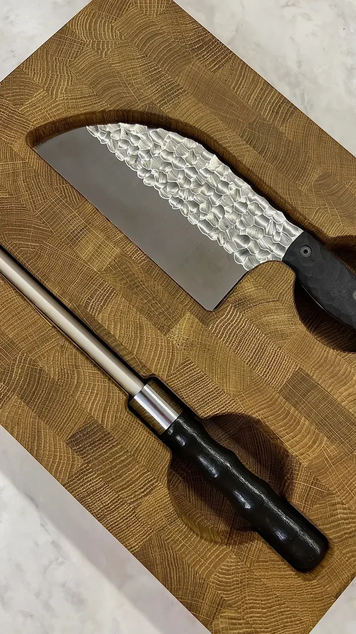 Набір кухонний Gorillas BBQ DS43 дошка обробна торцева з сапкою Серб світлий та мусат 3 пр. (27722372) - фото 3 Набір кухонний Gorillas BBQ DS43 дошка обробна торцева з сапкою Серб світлий та мусат 3 пр. (27722372) - фото 3