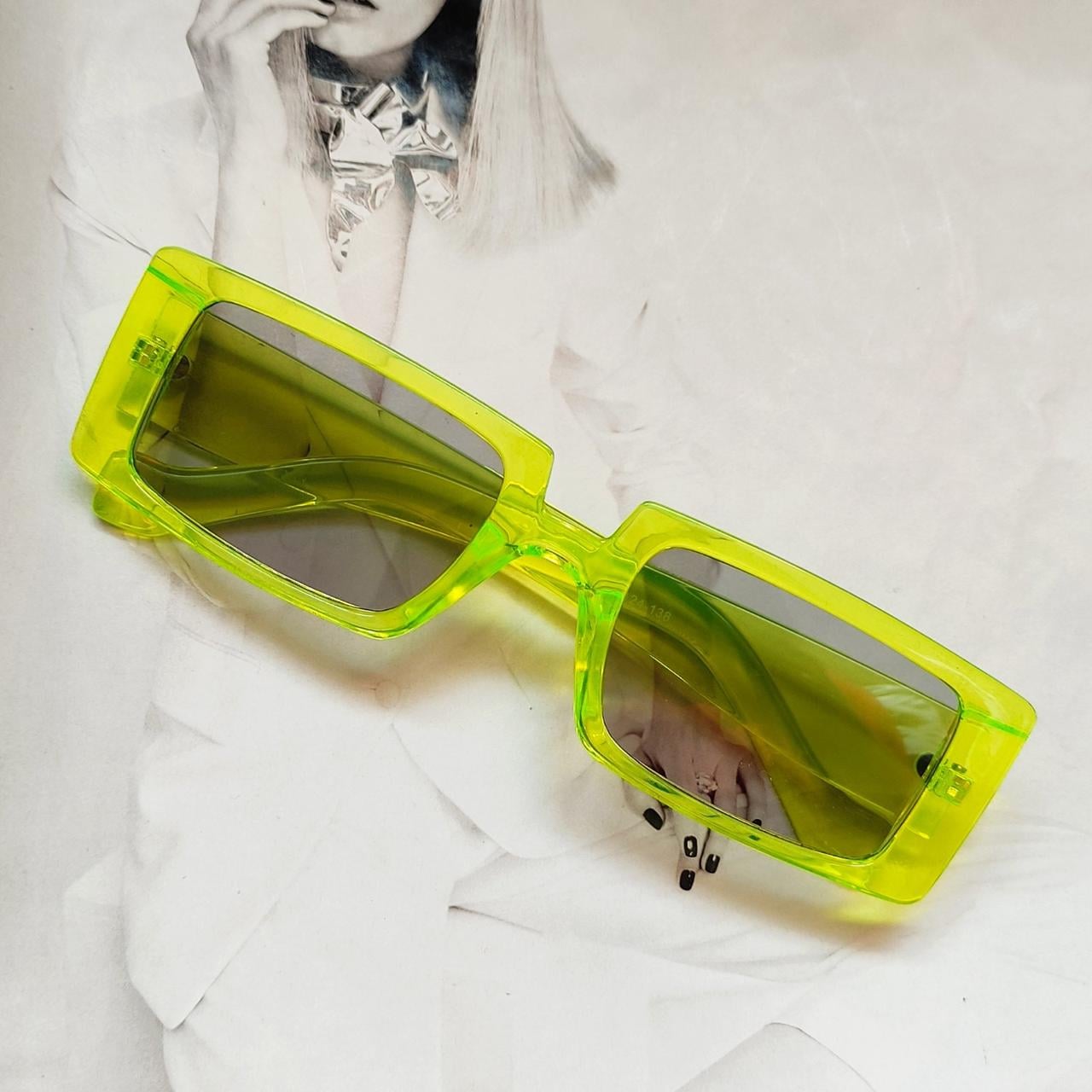 Солнцезащитные очки прямоугольные в широкой оправе Лимонный