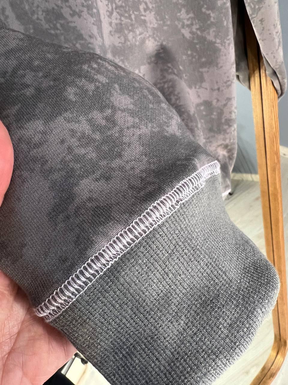 Свитшот женский JOY ONE 1732 DONELES удлиненный вареный тай-дай OS Шоколадный (3303) - фото 9 Свитшот женский JOY ONE 1732 DONELES удлиненный вареный тай-дай OS Шоколадный (3303) - фото 9