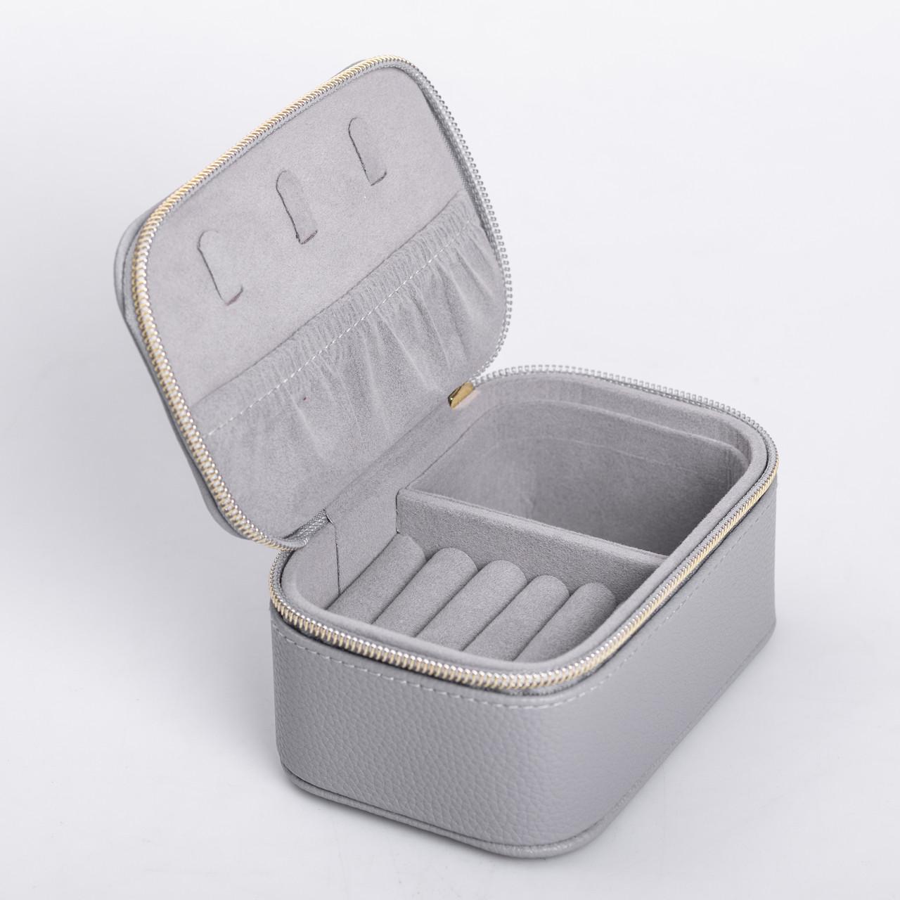 Шкатулка для украшений из эко кожи на молнии мини для ювелирных изделий (6701) Шкатулка для украшений из эко кожи на молнии мини для ювелирных изделий (6701)