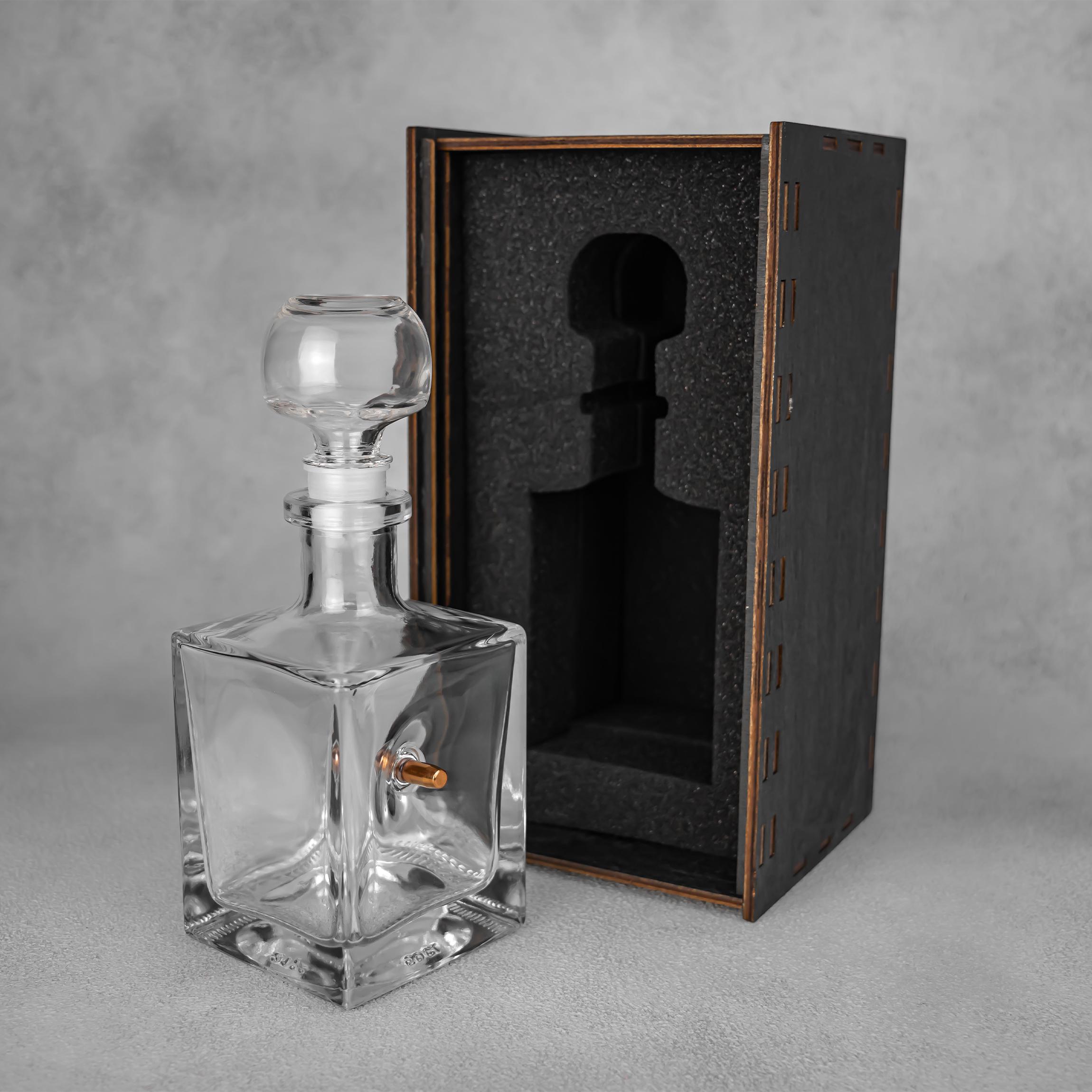 Графін VSKLO зі справжньою кулею в подарунковому пакуванні 7,62 мм