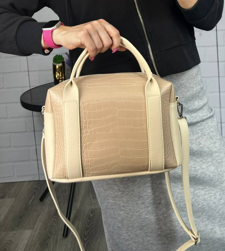 Сумка женская кросс боди через плечо вместительная красивая с принтом экокожа 28х20х12 см Темно-бежевый - фото 8 Сумка женская кросс боди через плечо вместительная красивая с принтом экокожа 28х20х12 см Темно-бежевый - фото 8