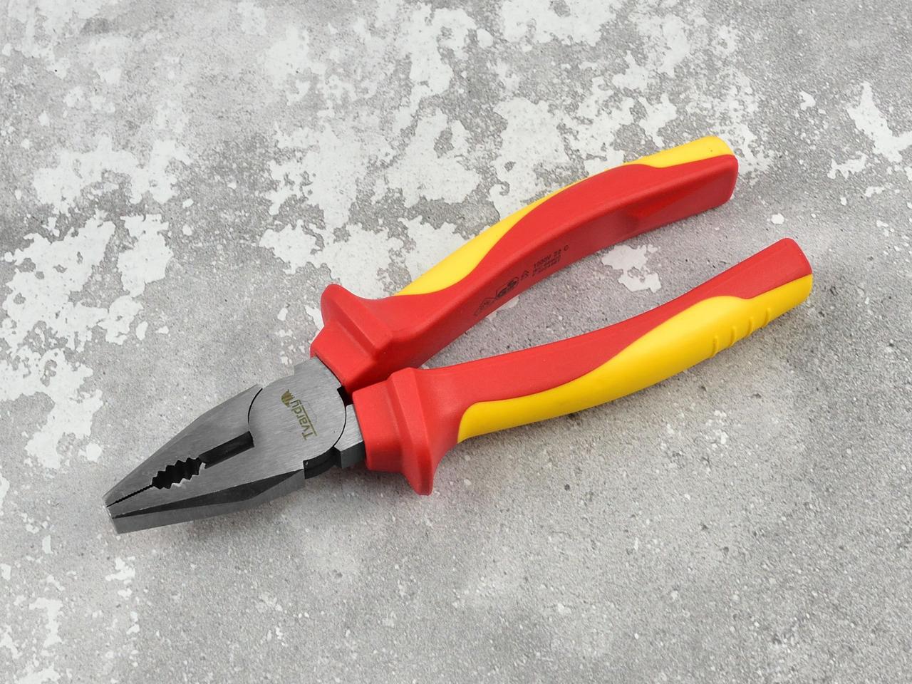 Плоскогубці діелектричні Tvardy VDE 1000V 180 мм (T00901) - фото 3 Плоскогубці діелектричні Tvardy VDE 1000V 180 мм (T00901) - фото 3