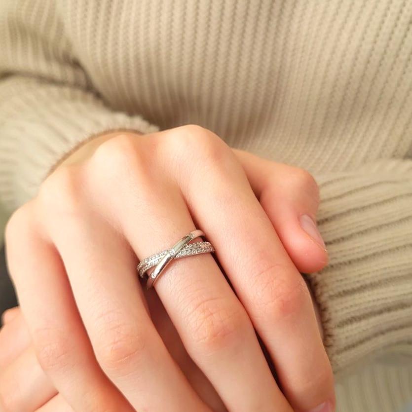 Каблучка із білими каменями срібло 925 проби родоване 2,45 г р. 17 (1406r) - фото 2 Каблучка із білими каменями срібло 925 проби родоване 2,45 г р. 17 (1406r) - фото 2