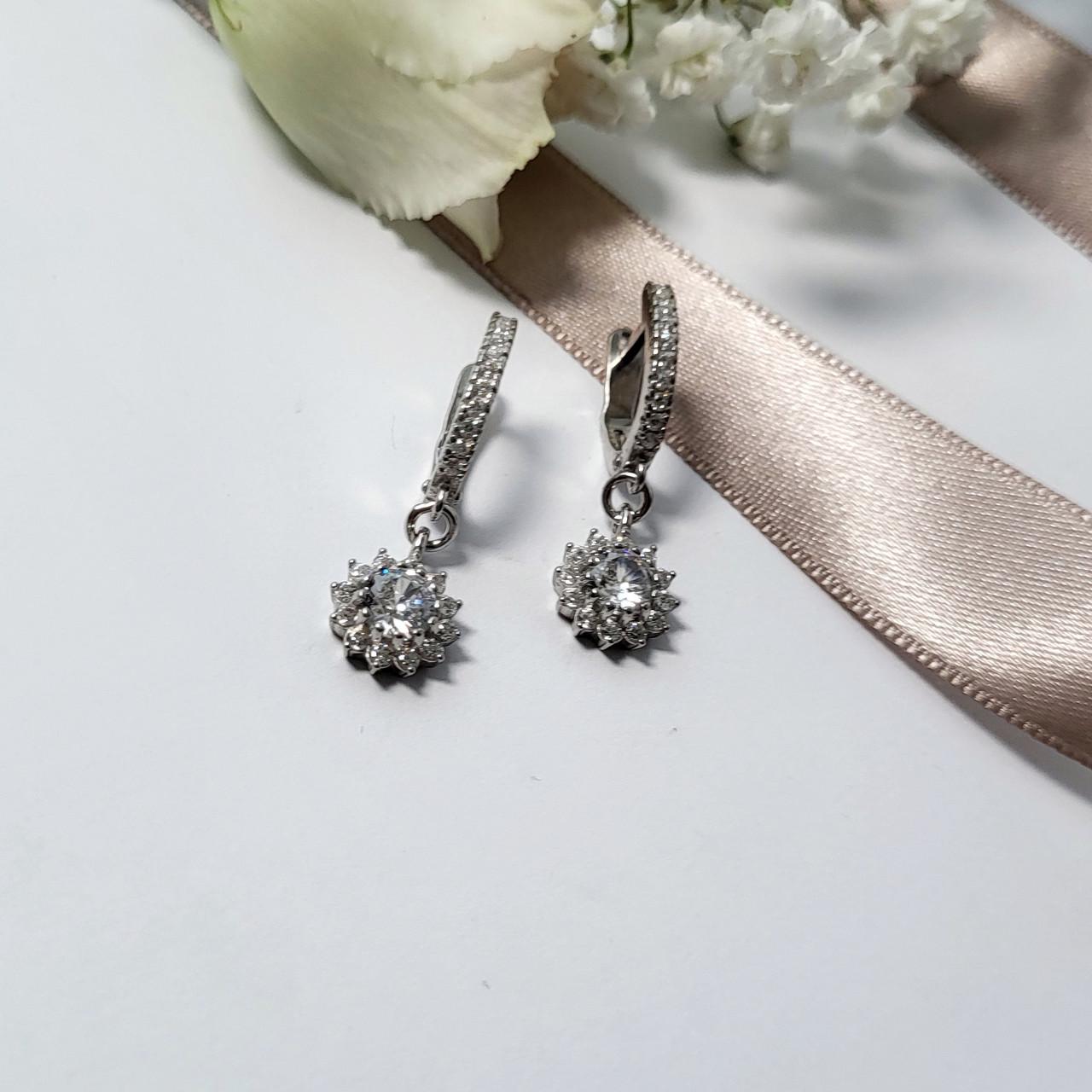 Серебряные серьги пара Цветок с Белыми камнями с подвеской 925 проба 3,84 г (82089б)