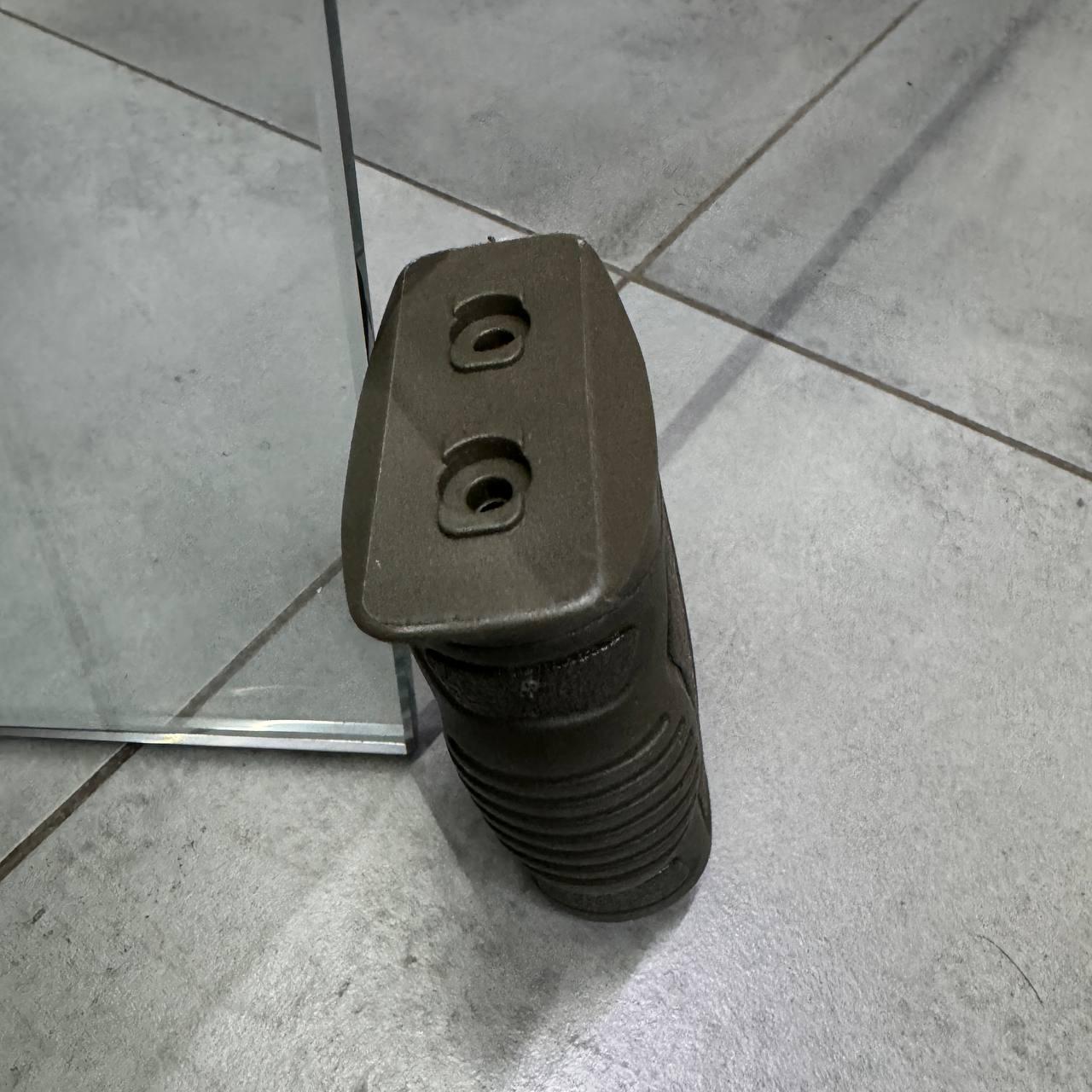 Рукоятка переноски огня DLG Tactical DLG-165 на M-LOK прорезиненная с отсеком для хранения Олива (246339) - фото 2 Рукоятка переноски огня DLG Tactical DLG-165 на M-LOK прорезиненная с отсеком для хранения Олива (246339) - фото 2