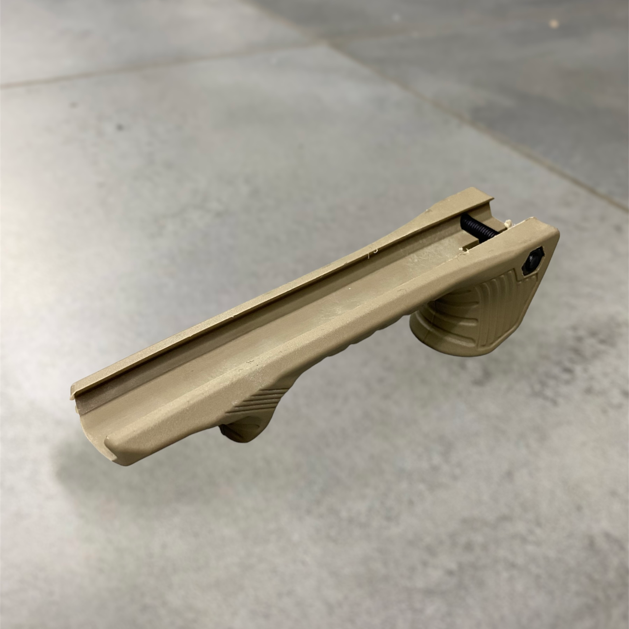 Рукоятка переноски огня DLG TACTICAL DLG-159 горизонтальная на планку Вивер/Picatinny Койот (1715216117) Рукоятка переноски огня DLG TACTICAL DLG-159 горизонтальная на планку Вивер/Picatinny Койот (1715216117)