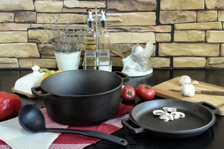 Каструля чавунна із чавунною кришкою-сковорідкою Brizoll 6 л - фото 13