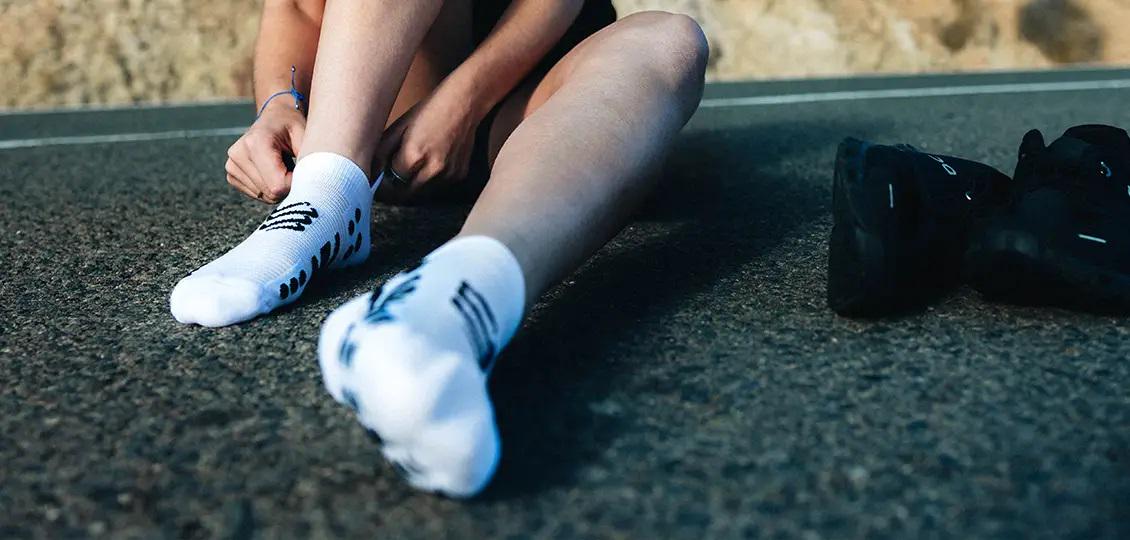 Носки Compressport No Show Socks T2 White/Black (d8293920) - фото 4 Носки Compressport No Show Socks T2 White/Black (d8293920) - фото 4