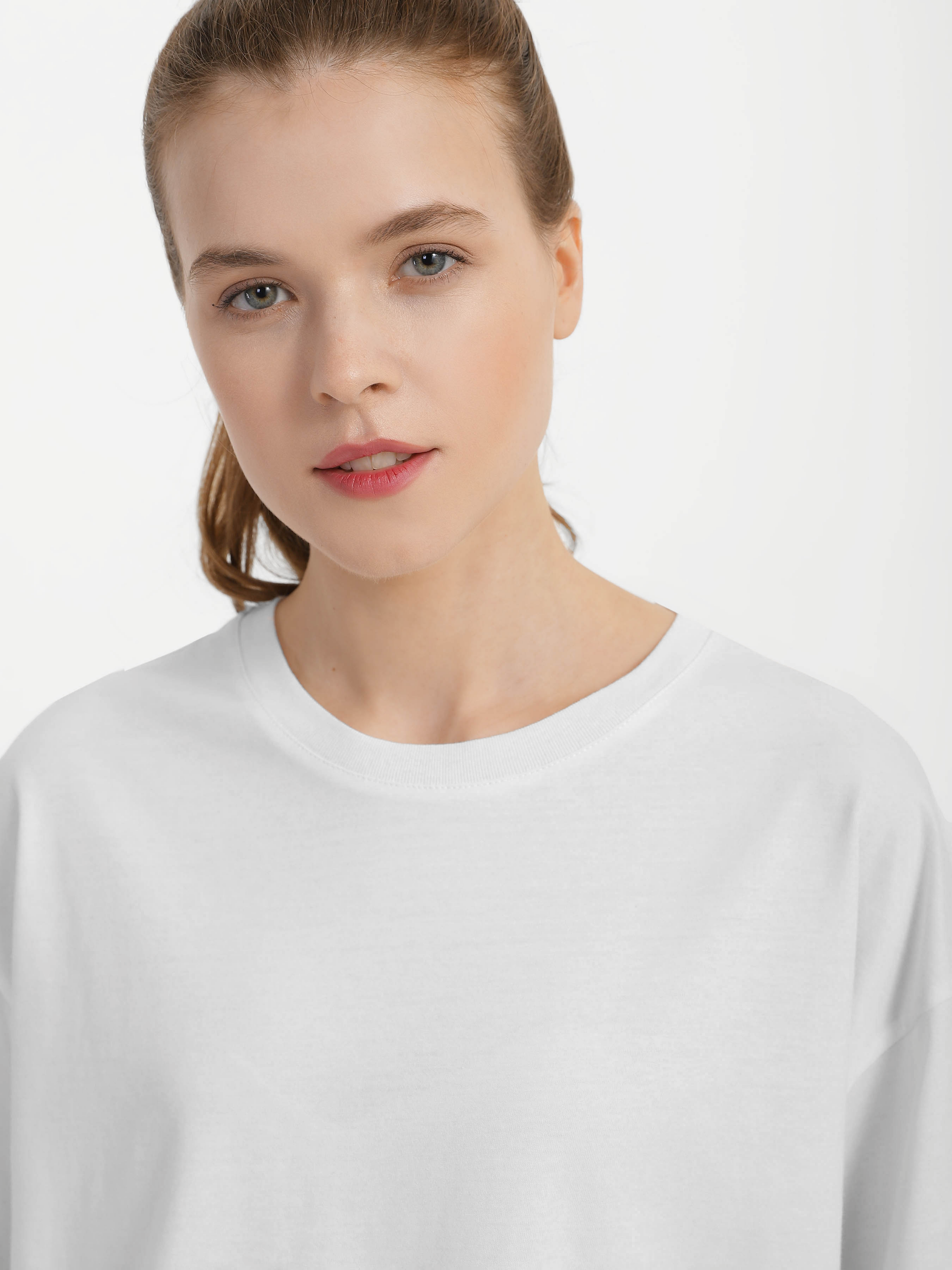 Футболка женская оверсайз ROZA 211204 M Белый (4824005731327) - фото 4 Футболка женская оверсайз ROZA 211204 M Белый (4824005731327) - фото 4