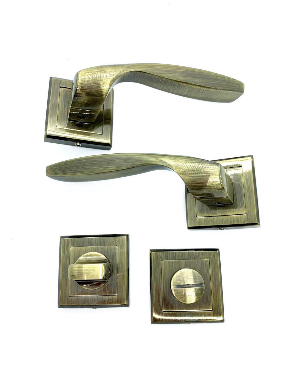 Межкомнатная дверная ручка на розетах Vortex AS-01 AB WC