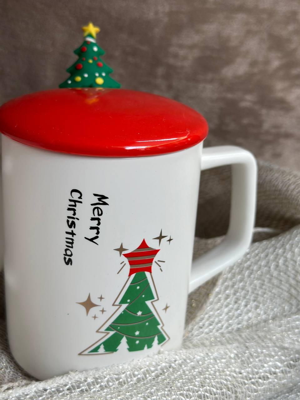 Чашка новорічна Christmas Tree фарфор з кришкою та ложкою 360 мл (R33367-3) - фото 3 Чашка новорічна Christmas Tree фарфор з кришкою та ложкою 360 мл (R33367-3) - фото 3