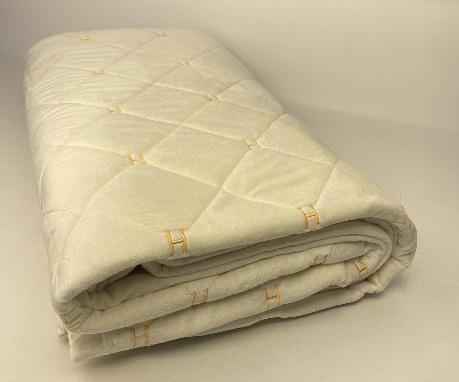 Покрывало велюровое AN 16-40 150x230 см Молочный (CN37600) - фото 1 Покрывало велюровое AN 16-40 150x230 см Молочный (CN37600) - фото 1