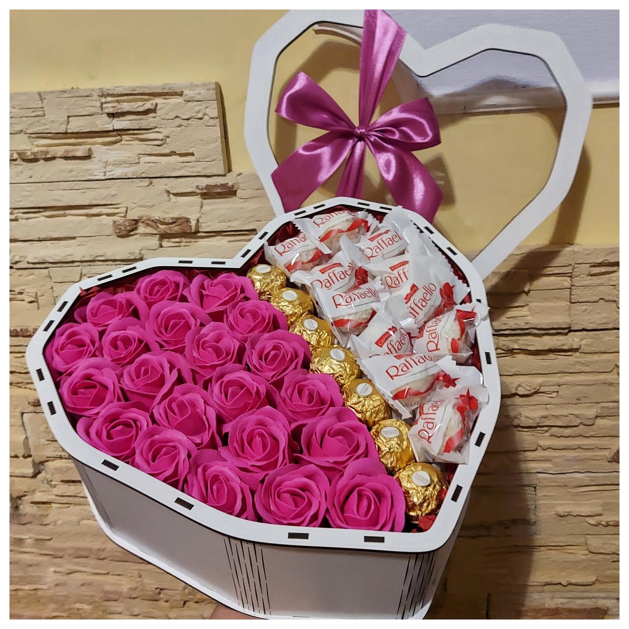 Подарунковий бокс з солодощами та трояндами з мила троянди 23 шт. Рожевий (1671792543)