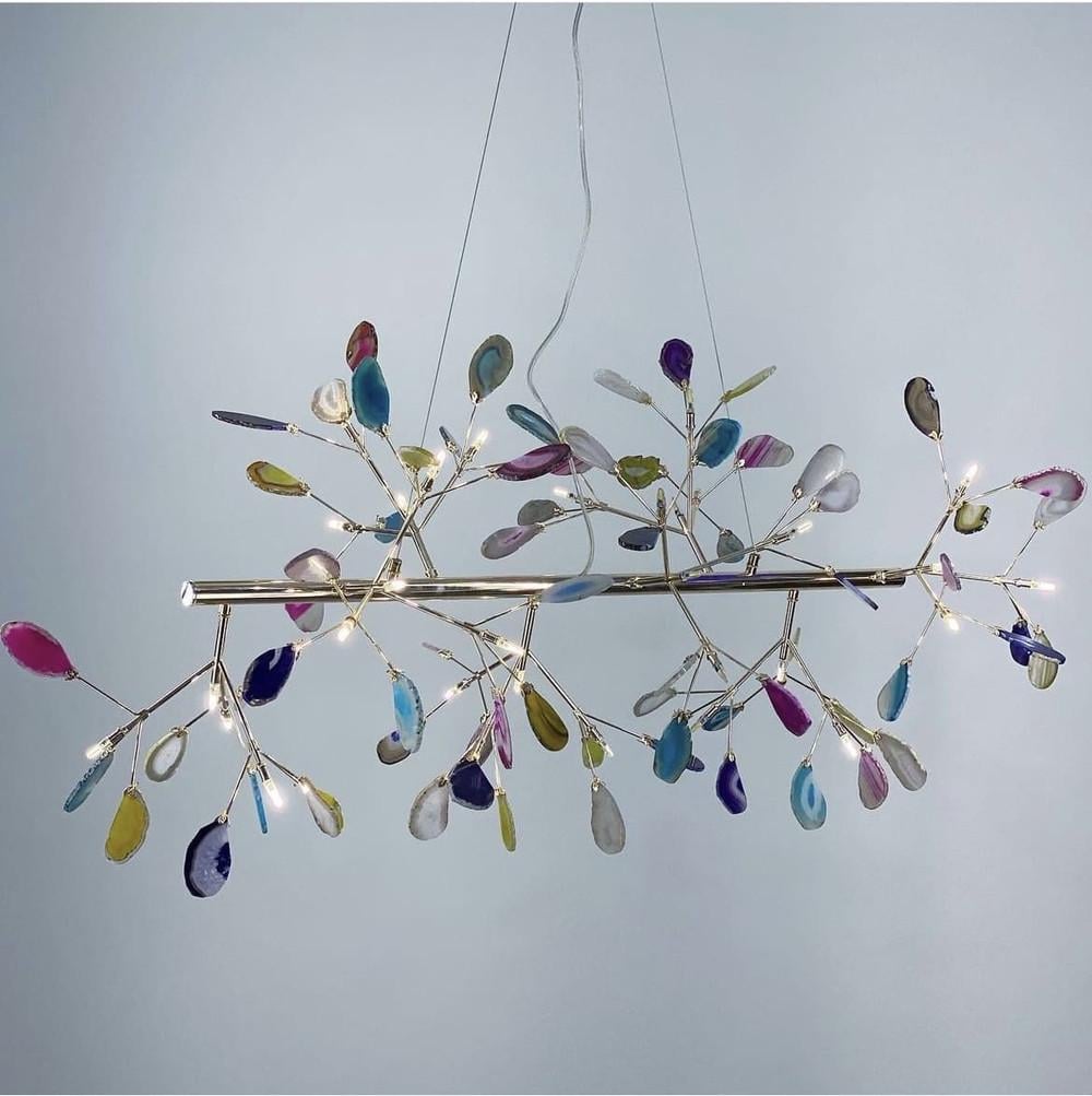 Люстра линейная с рожками в виде веточек с цветными лепестками на 32 лампы (H 9802 (Прямая))