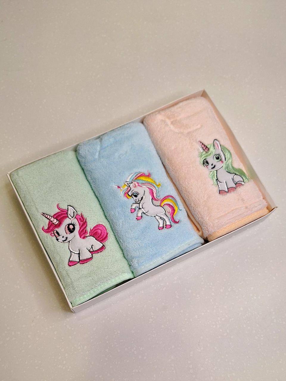 Набір кухонних рушників подарунковий Colorful Home 3 шт. з петелькою з мікрофібри 25х50 см Єдиноріжки (1524) - фото 2 Набір кухонних рушників подарунковий Colorful Home 3 шт. з петелькою з мікрофібри 25х50 см Єдиноріжки (1524) - фото 2