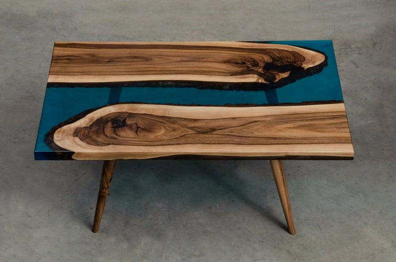 Стіл журнальний річка Денвер дизайнерський з прозорої синій епоксидної смоли та масиву горіха 800х500х480 мм