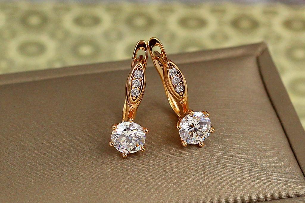 Серьги Xuping Jewelry соло с белым камнем 1,7 см Золотистый (27138626)