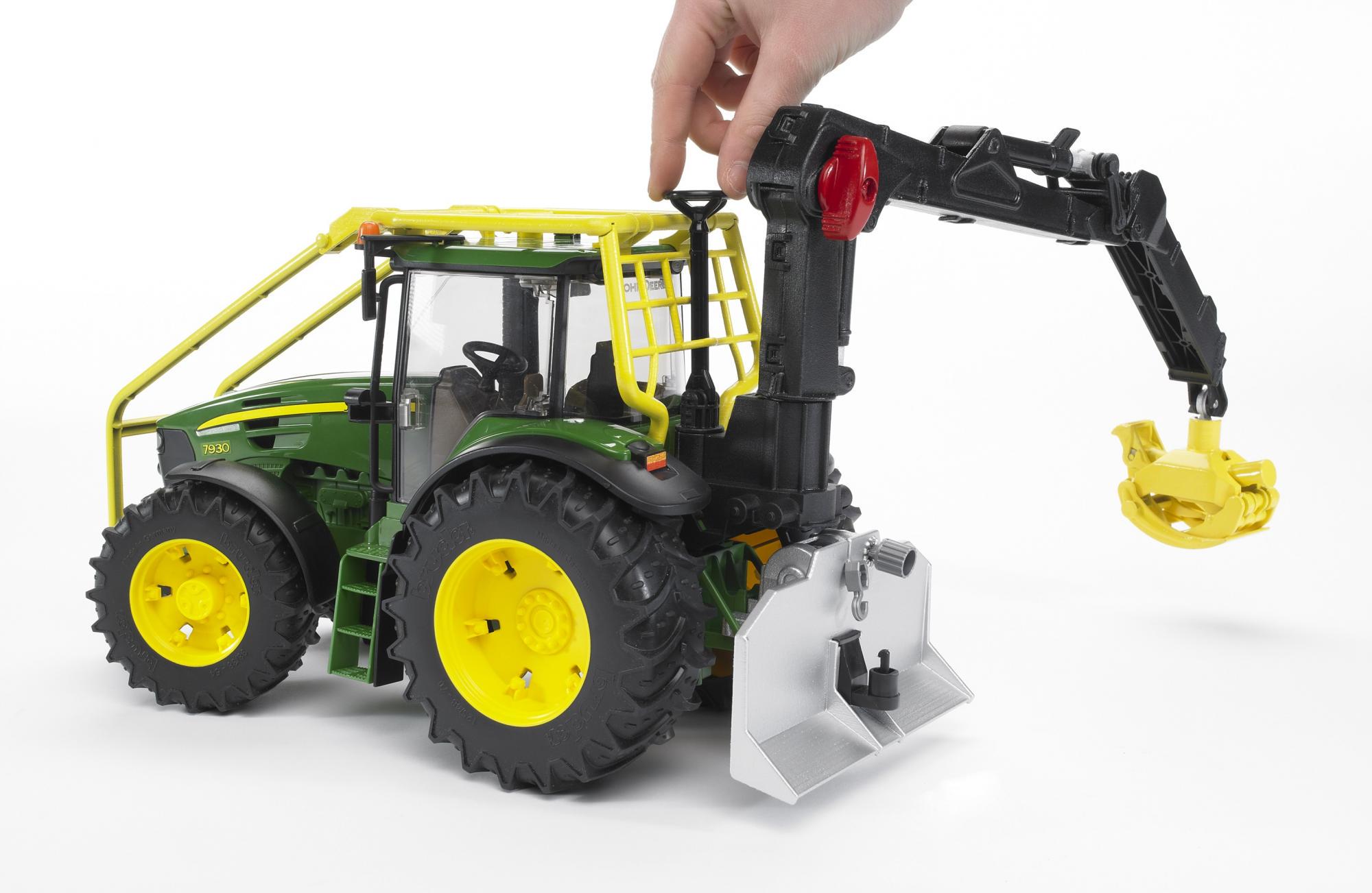 Іграшка трактор Bruder John Deere 7930 із краном 03053