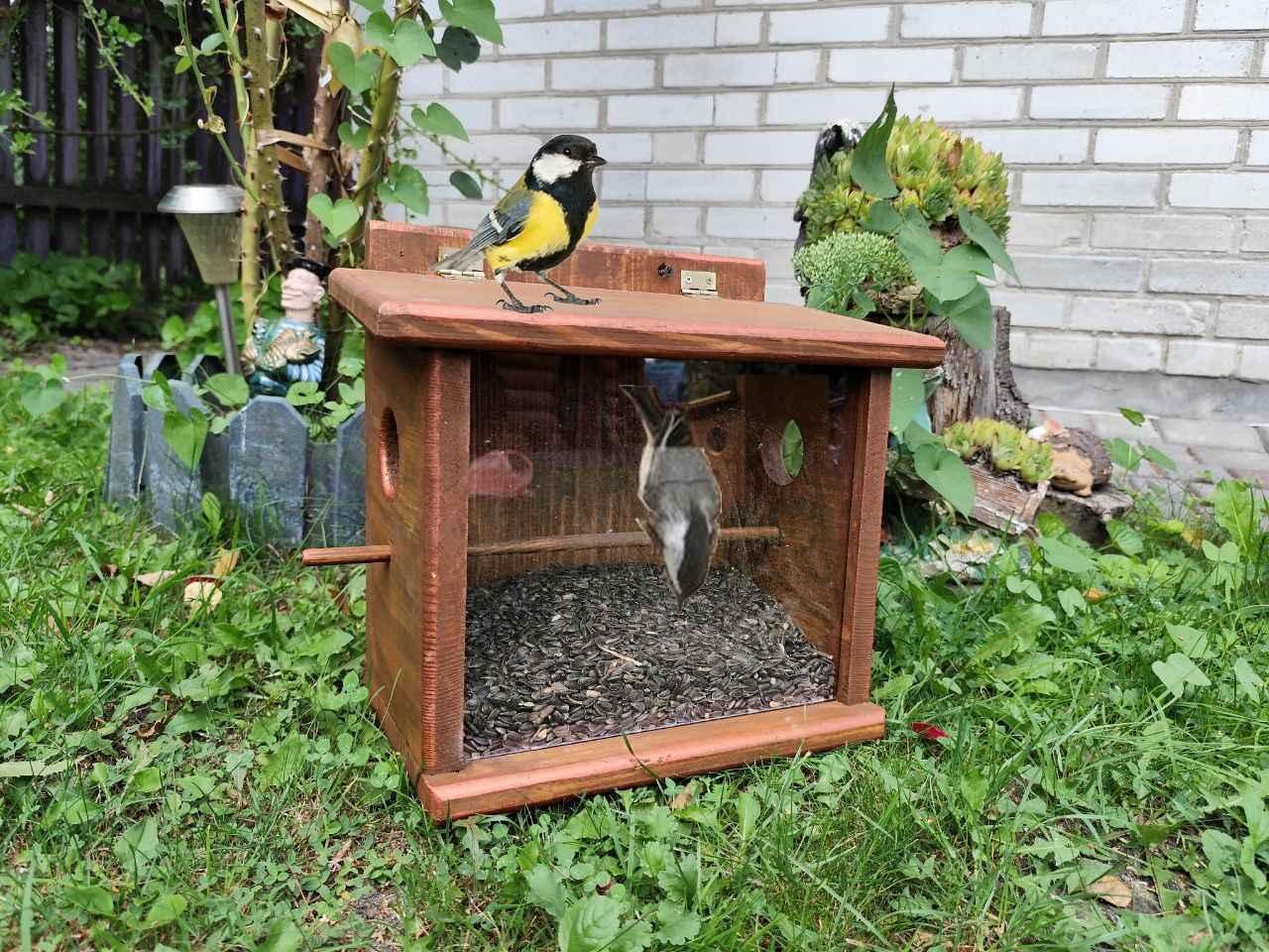 Кормушка для птиц Запутанка бункерного типа из сосновой древесины 30х30х17 см Янтарный Кормушка для птиц Запутанка бункерного типа из сосновой древесины 30х30х17 см Янтарный