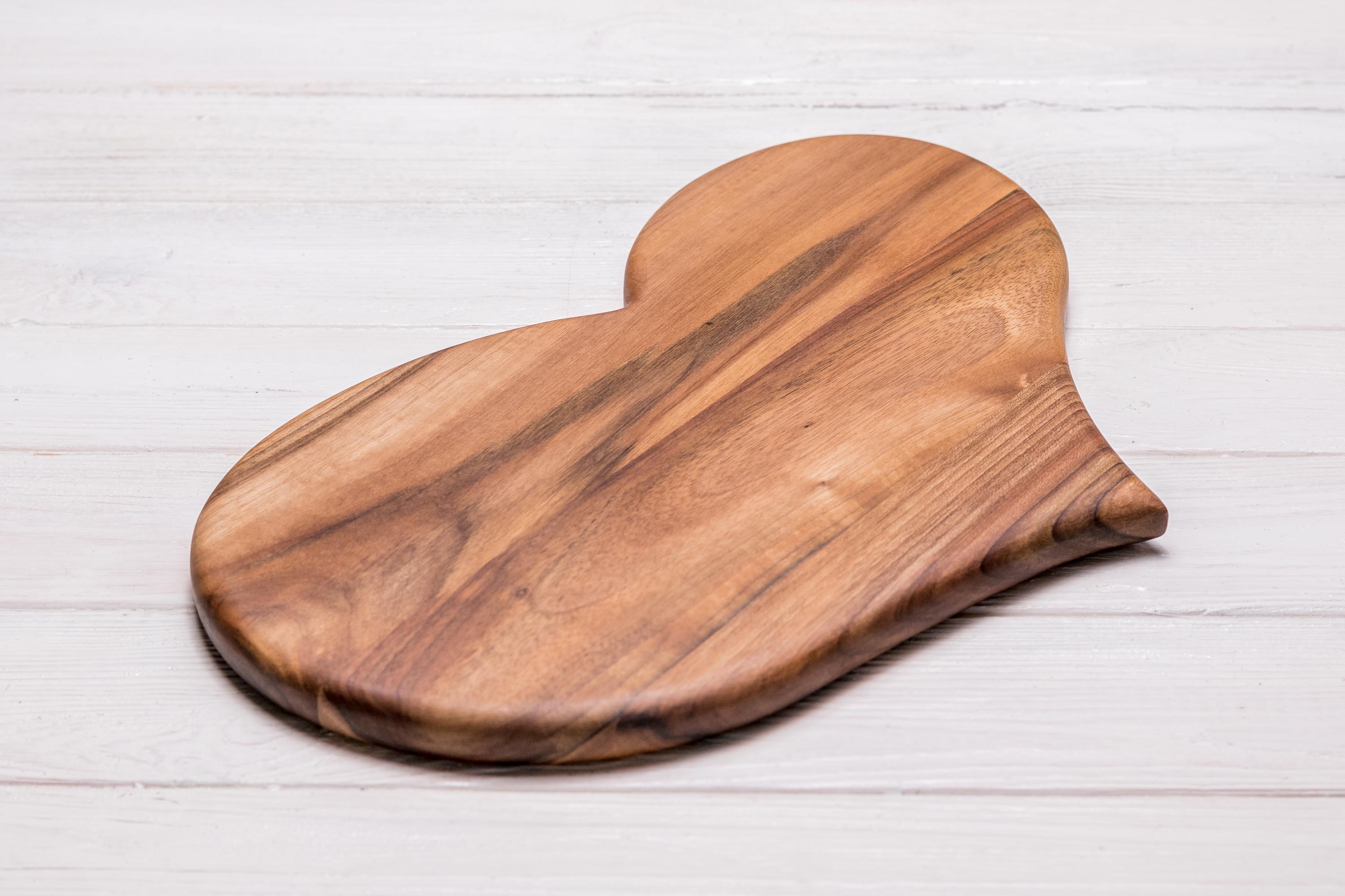 Дошка кухонна EcoWalnut Серце для нарізки овочів фруктів з дерева горіха M (EK-3.1)