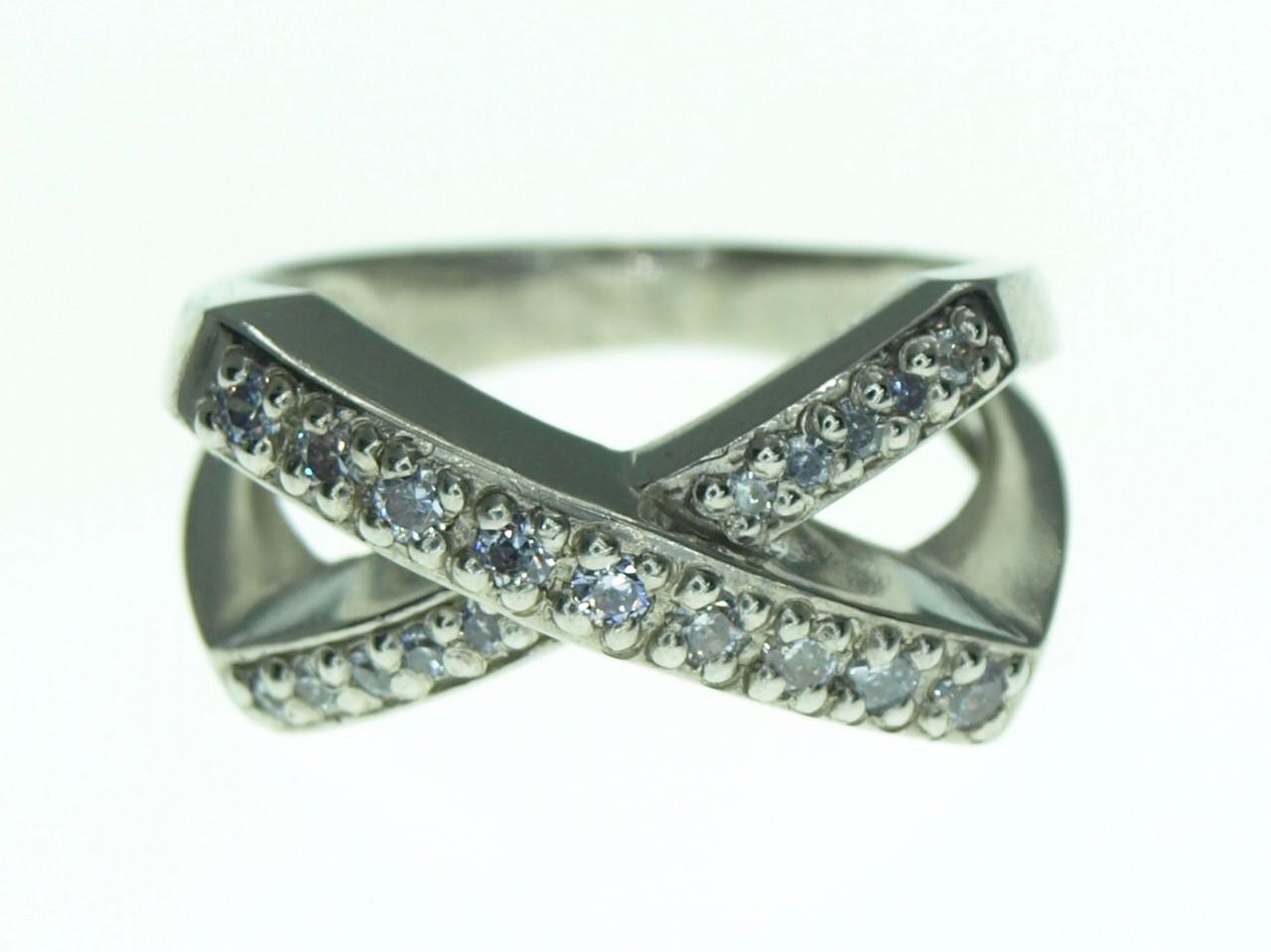 Каблучка зі срібла з фіанітами р. 16,5 (2101650401)