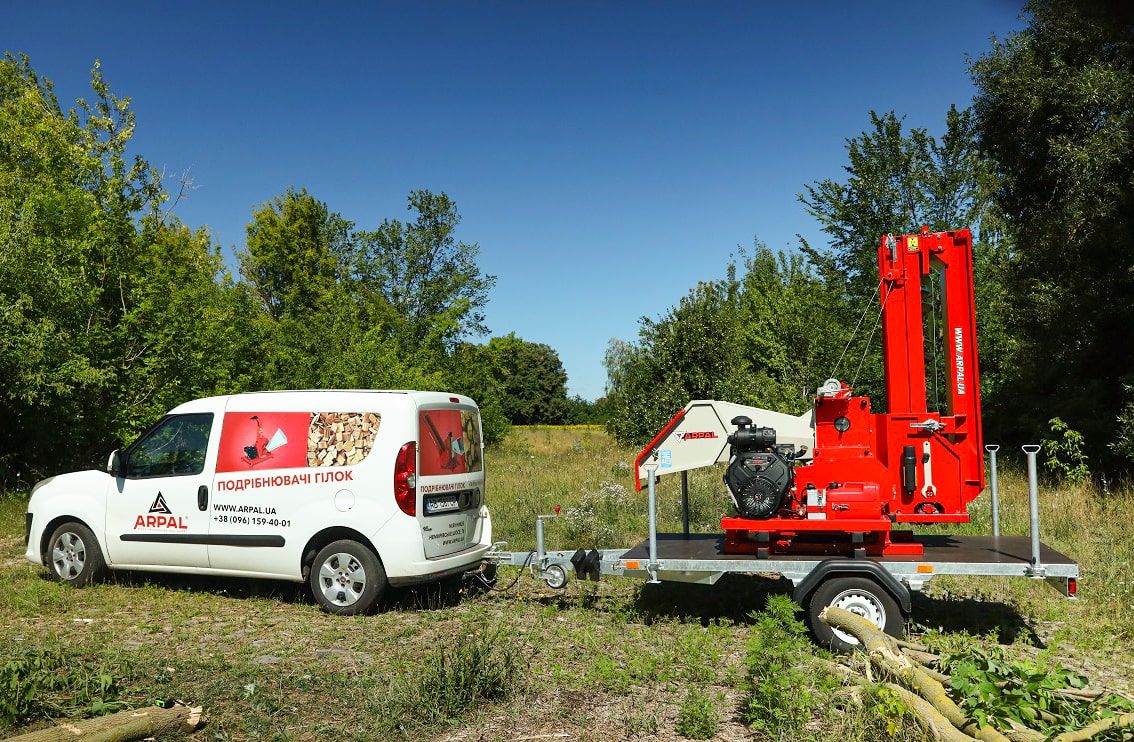 Подрібнювач гілок Arpal на шматки дров з бензиновим двигуном на причепі з поворотною платформою (АМ-200БД-К) - фото 23 Подрібнювач гілок Arpal на шматки дров з бензиновим двигуном на причепі з поворотною платформою (АМ-200БД-К) - фото 23