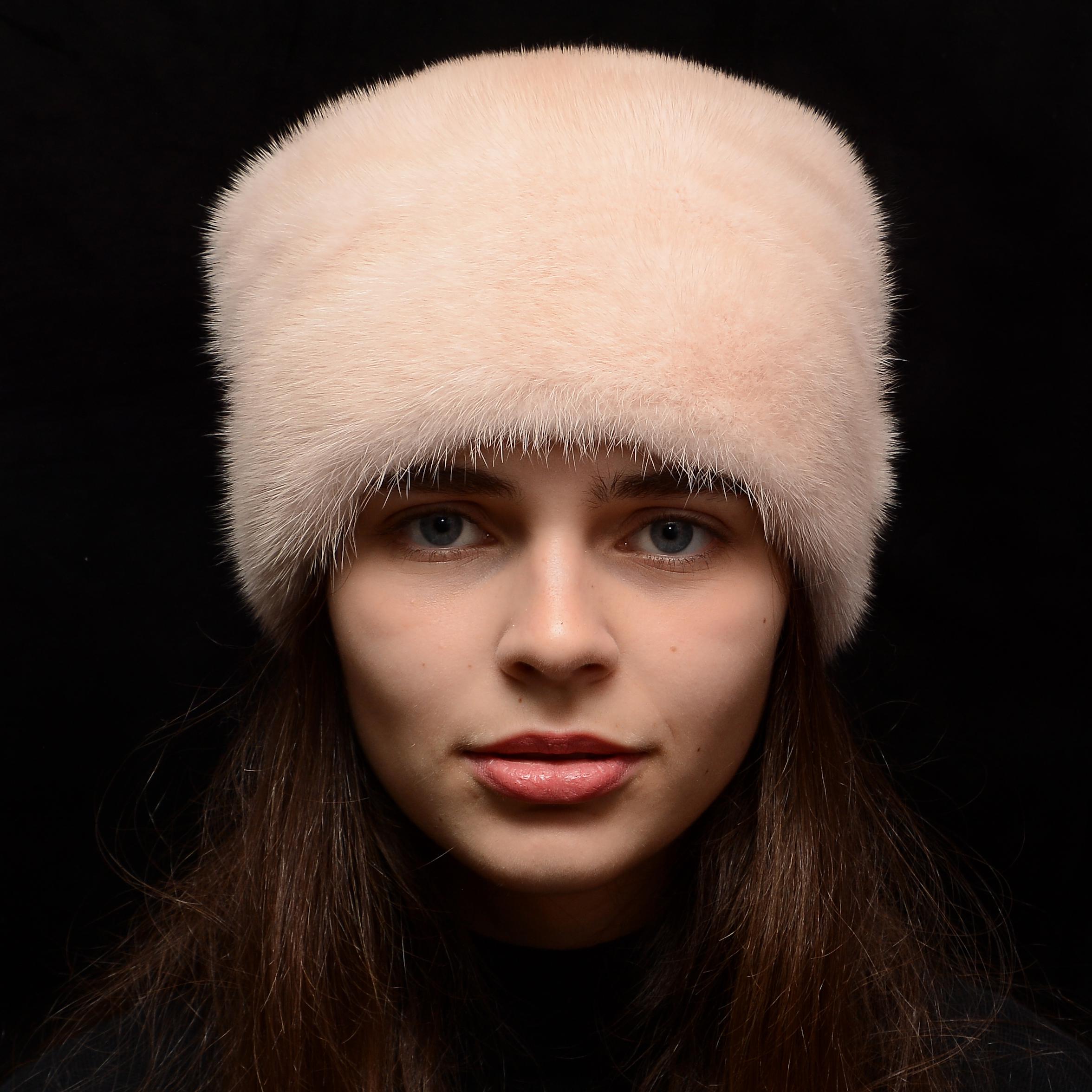 Жіноча кубанка Хутряний стиль Адель з натурального хутра норки M-L Перлина (080)