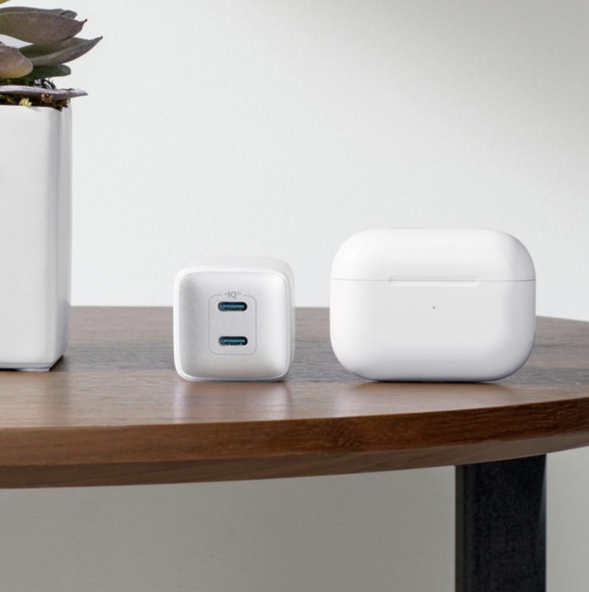 Зарядний пристрій Anker PowerPort 521 Nano Pro 40W 2xUSB-C PIQ 3.0 Black (A2038G22) - фото 4 Зарядний пристрій Anker PowerPort 521 Nano Pro 40W 2xUSB-C PIQ 3.0 Black (A2038G22) - фото 4