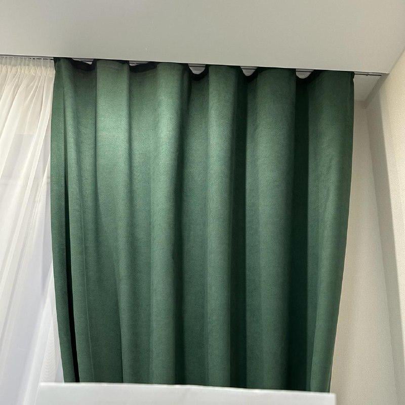 Комплект штор микровелюр 2 шт. 1,5х2,7 м готовые на шторной тесьме 6 см Зеленый (petek-V589) - фото 3 Комплект штор микровелюр 2 шт. 1,5х2,7 м готовые на шторной тесьме 6 см Зеленый (petek-V589) - фото 3