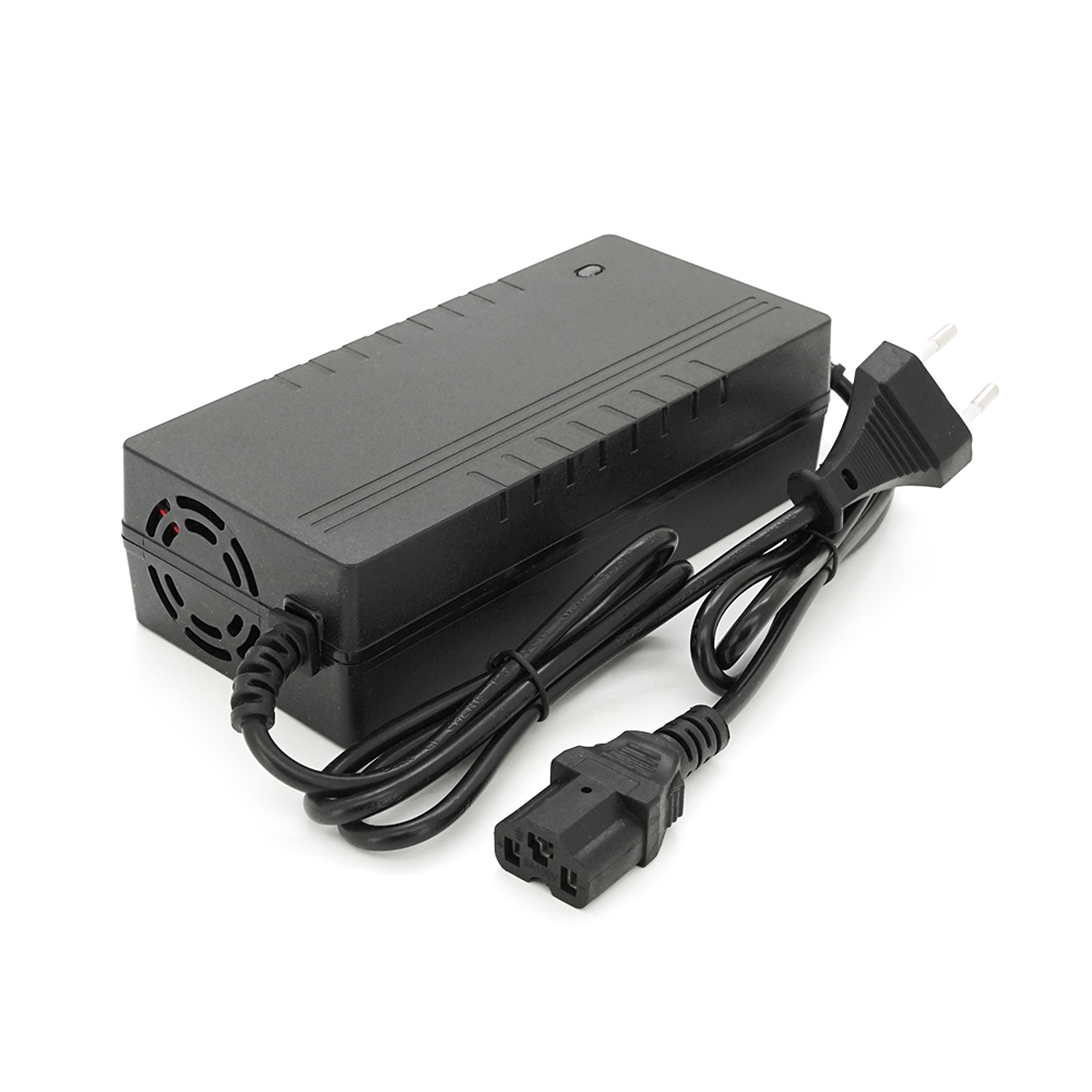 Зарядное устройство VOLTRONIC Li-ion 16,8V 4S 3A с разъемом 5,5х2,5 мм для литий-ионных аккумуляторов (36908)