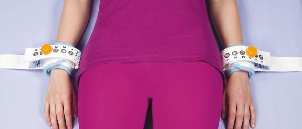 Ремені для фіксації верхніх кінцівок Salvafix STANDARD з застібкою Velcro M/L. Магнітний замок 4 + магнітний ключ 1 (SVF3260)