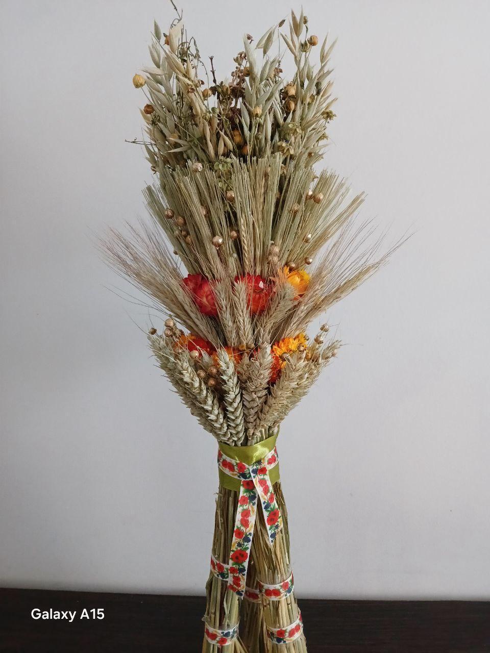 Дидух рождественский из колосья пшеницы/льна и овса на трех ножках 50-55 см с лентой вышиванкой Белый (2822836732) - фото 3