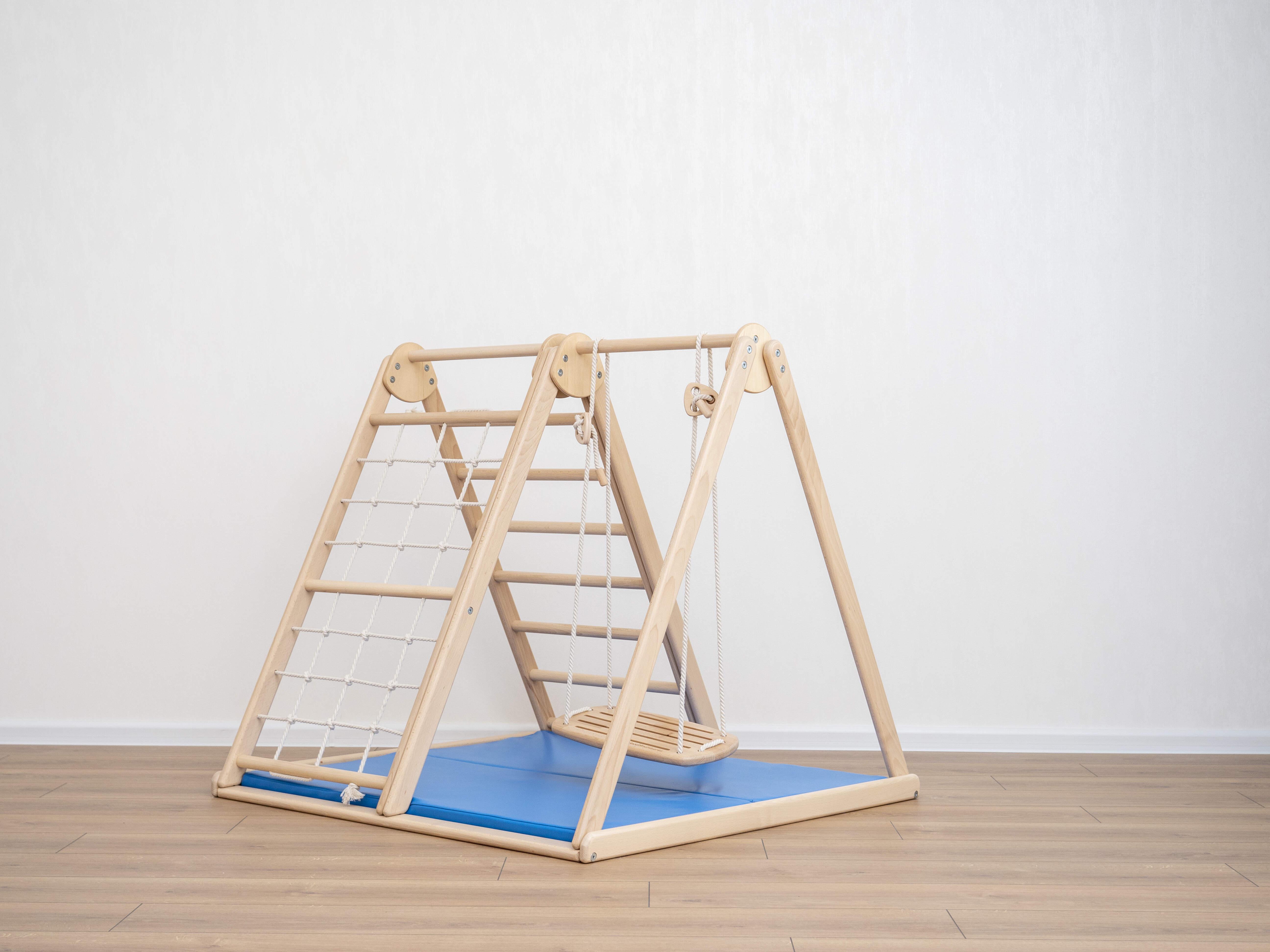 Комплекс трикутний Woodandhearts малий з гойдалкою та двосторонній мат Натуральне дерево (AAMN001)