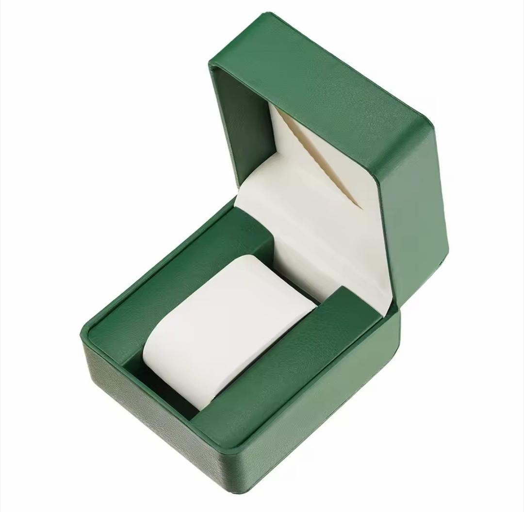 Коробка подарункова для наручних годинників 12х12 см Зелений