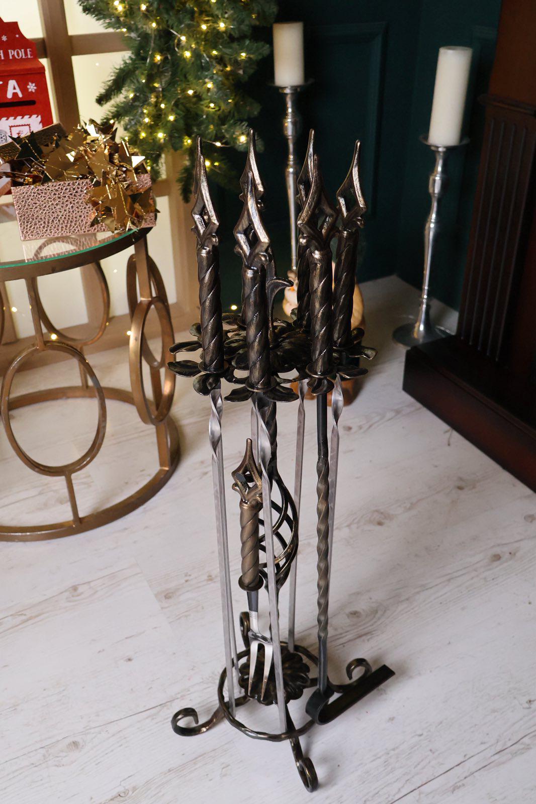 Набор шампуров ручной работы на подставке с вилкой и кочергой кованых.