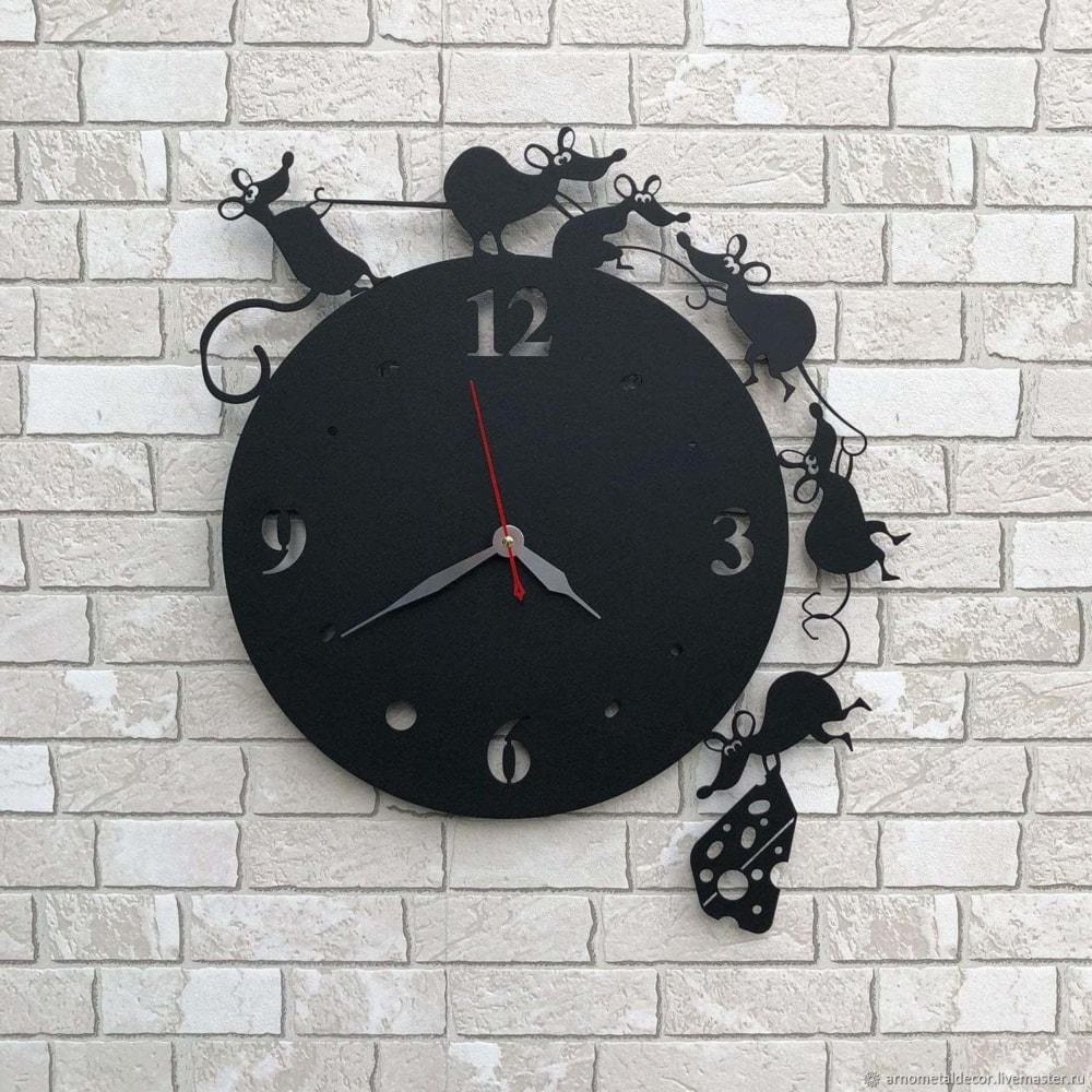 Часы Wooden House с мышками 42х47 см (01055)