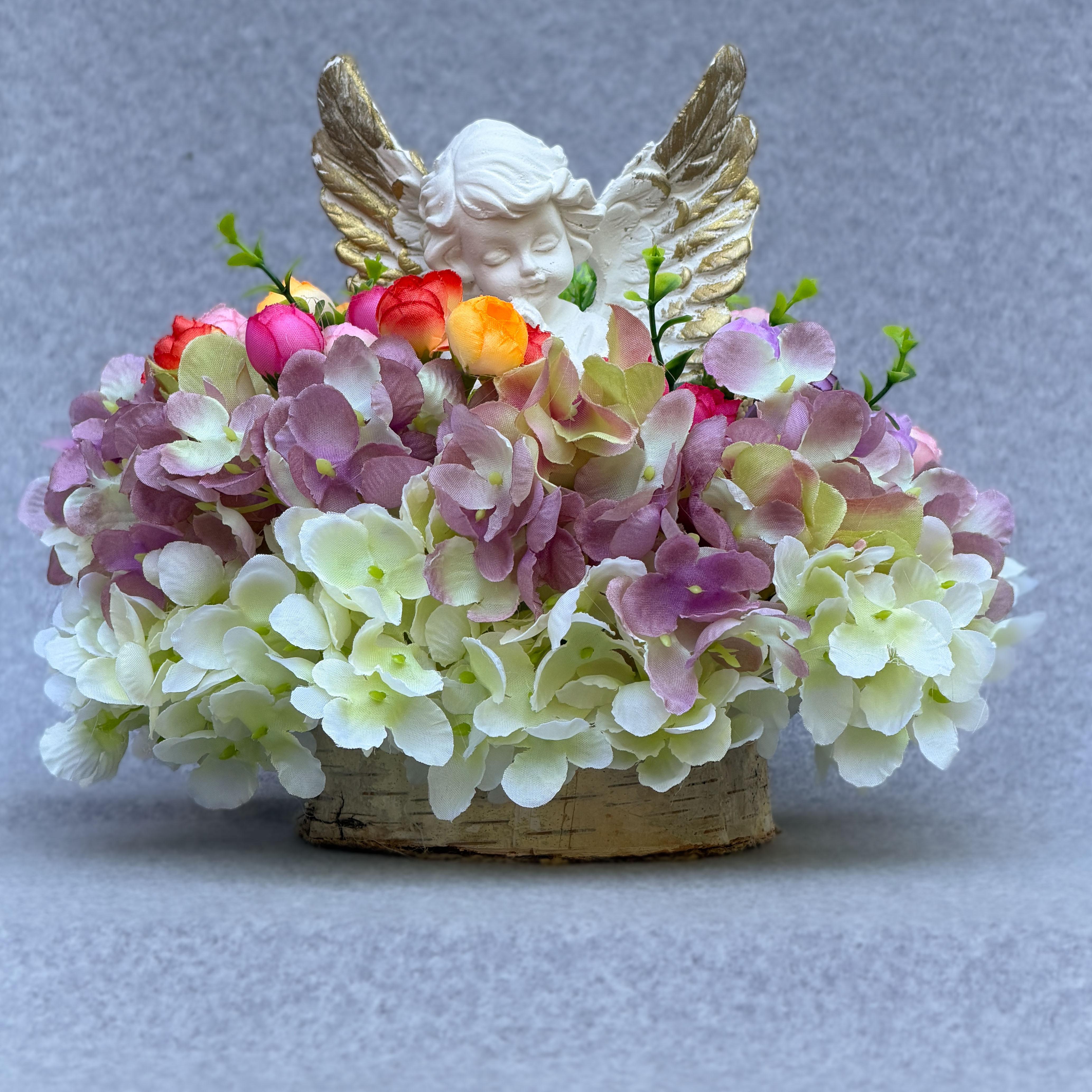 Композиция GALA DECOR из искусственных цветов и гипсового ангела на березовом спиле 22 см