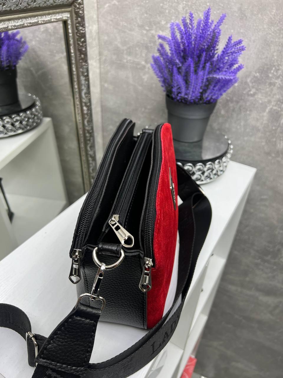 Сумка клатч кросс боди через плечо на широком ремне из замши и экокожи на три отделения Красный - фото 5 Сумка клатч кросс боди через плечо на широком ремне из замши и экокожи на три отделения Красный - фото 5