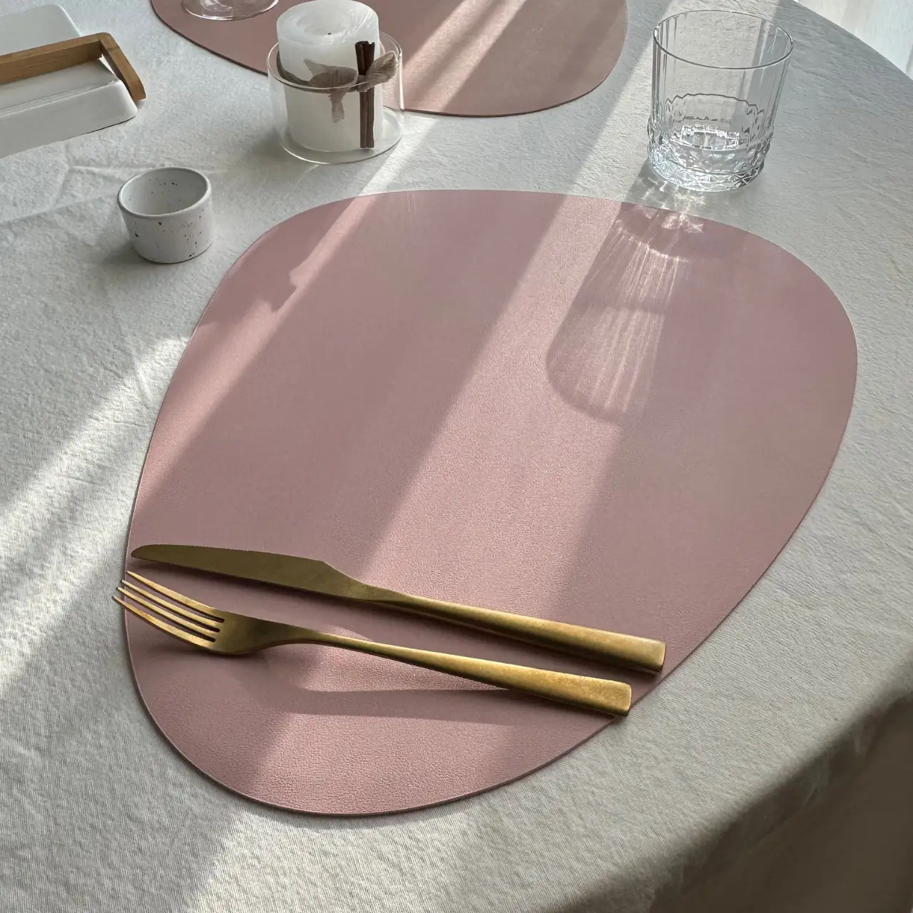 Коврик для сервировки из экокожи капля Розовый (BP64) - фото 1 Коврик для сервировки из экокожи капля Розовый (BP64) - фото 1