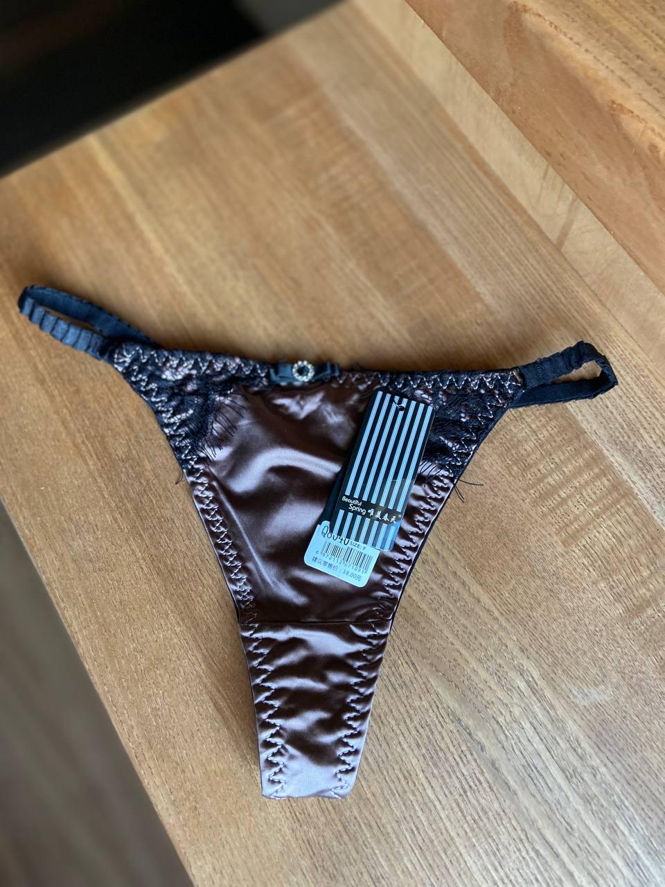 Трусы стринги из перламутровой микрофибры с кружевными вставками р. 42 (Q8040-1)