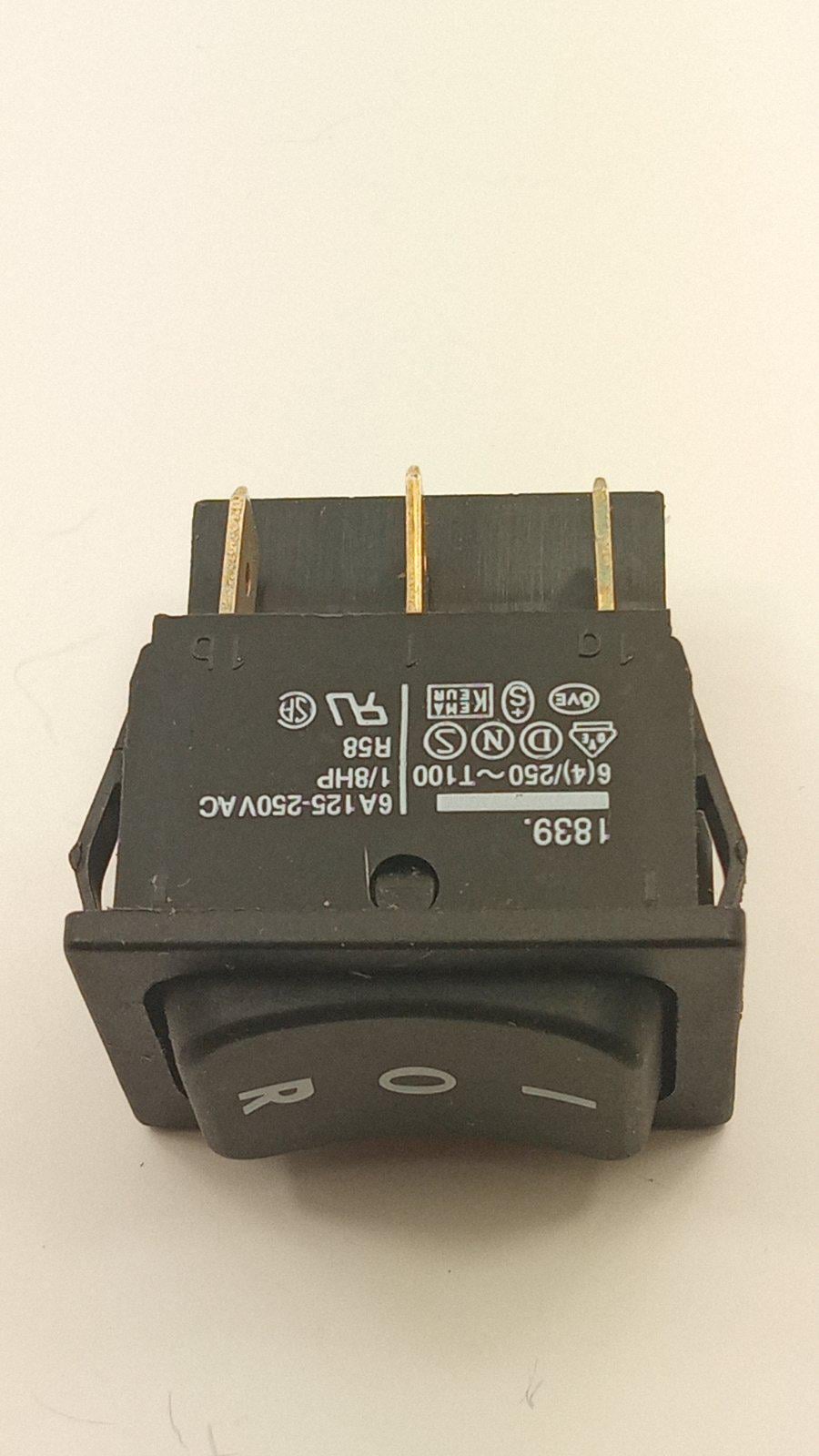 Вимикач 1839.3704 3pin 10A-250V I-O-R