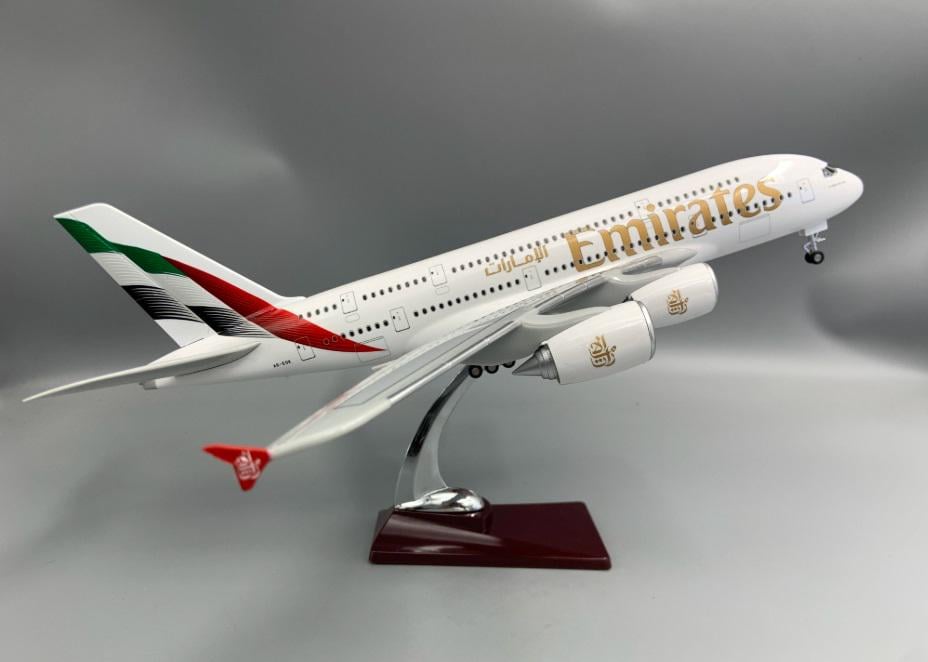 Модель самолета Airbus A380 Emirates 1:160 с LED-подсветкой (36291524)