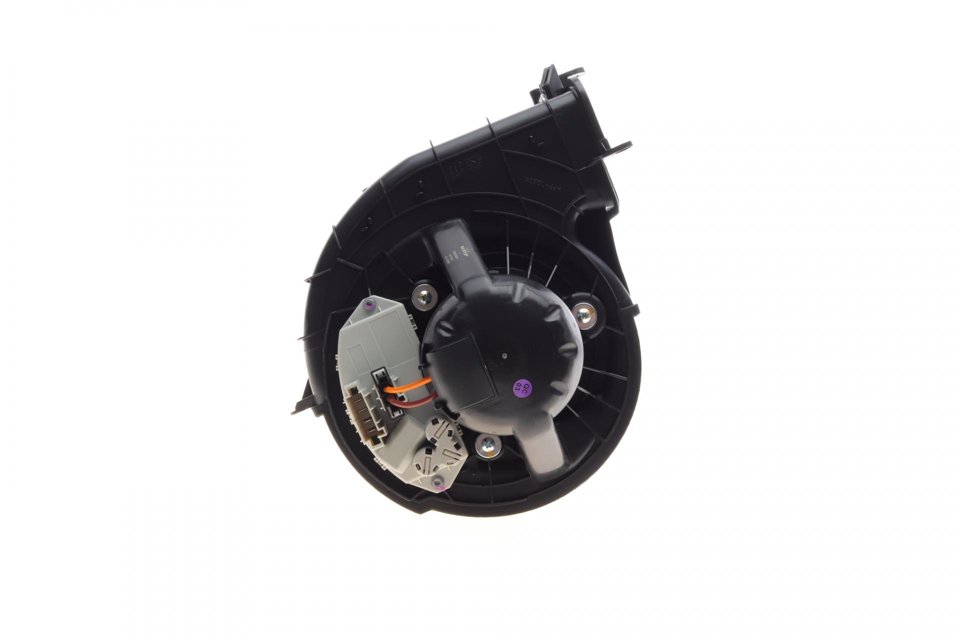 Моторчик печи NRF BMW X5 E70/X6 E71/E72 06-14 34104
