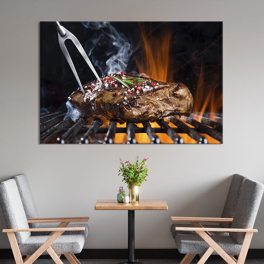 Настенный декор картина на холсте для интерьера Сочный стейк 51x34 см (292-1)