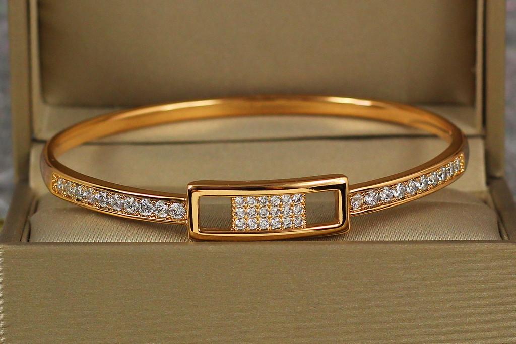 Браслет бэнгл Xuping Jewelry Рафинад 60 мм х 9 мм на руку 17-19 см Золотистый