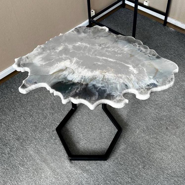 Столик журнальний фігурний з епоксидної смоли Зріз каменю 110х90 см